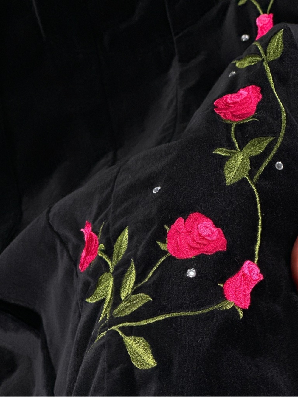 Quacker Factory Shacket Rose Embroidered Rhinestone Velvet Black Medium - Picture 4 of 12